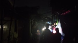 Kebakaran di Jalan Veteran RT 18 RW 02 Gang Kenari Banjarmasin Tengah  menghanguskan sekitar sembilan buah bangunan, Selasa (23/4/2024) sekitar pukul 20.15 Wita. (SuarIndonesia/DO) 





