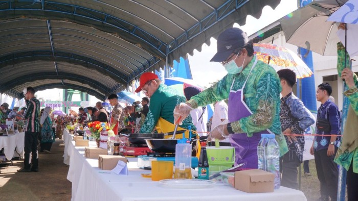 Satuan Kerja Perangkat Daerah (SKPD) Kabupaten Balangan ikuti lomba masak nasi goreng, di Komplek Perkantoran Tugu Maritam, Paringin Selatan, pada Kamis (25/4/2024) (SuarIndonesia/Adv)