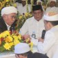 Paman Birin dengan penuh khidmat menjadi saksi ijab kabul untuk Makiah Wildan., Minggu (28/4/2024) (SuarIndonesia/Adv)