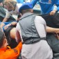 Anggota Water Rescue bersama Rescue gabungan temukan korban tenggelam beenama Danu (23), tak jauh dari lokasi di. Sungai Martapura, tepatnya dekat jembatan Pasar Lama Banjarmasin Tengah, Senin (29/4/2024). (SuarIndonesia/DO)