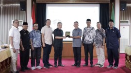 etua Komisi II DPRD Kalsel, Imam Suprastowo yang membidangi ekonomi dan keuangan didampingi Bank Pembangunan Daerah (BPD) Kalsel saat kunjungan ke BPD Bali dalam rangka studi komparasi terkait optimalisasi Pendapatan Asli Daerah (PAD), Senin (29/4/2024). (SuarIndonesia/Ist)