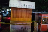Seorang penjual minuman jus buah Jubaidi (26), ditemukan dalam keadaan tak bernyawaa di dalam kiosnya, yang berukuran kecil terletak di Jalan HKSN dekat Komplek Surya Gemilang Banjarmasin Utara/ SuarIndonesia/DO)