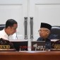 

Jokowi terbitkan gaji anak buah wakil presiden. [ANTARA FOTO/Akbar Nugroho Gumay]