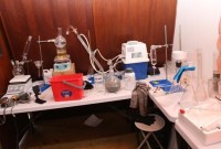 Bareskrim Polri menggerebek pabrik rumahan atau home industry narkoba di Semarang, Jawa Tengah, pada Rabu (3/4/2024). [Dok. Direktorat Tindak Pidana Narkoba Bareskrim Polri]