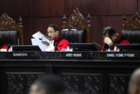 MK melarang kubu 01 dan 03 untuk bertanya kepada empat menteri Jokowi yang akan dihadirkan dalam sidang sengketa Pilpres 2024. [CNN Indonesia/Adi Ibrahim]