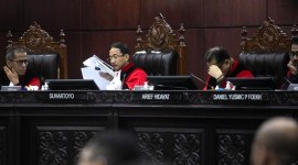 MK melarang kubu 01 dan 03 untuk bertanya kepada empat menteri Jokowi yang akan dihadirkan dalam sidang sengketa Pilpres 2024. [CNN Indonesia/Adi Ibrahim]