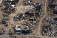 
Foto dari udara menunjukkan gedung-gedung di Gaza hancur akibat gempuran militer Israel. [dok. AP/Leo Correa]