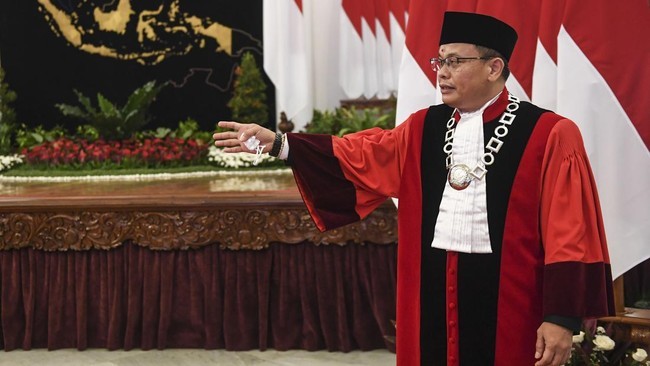 MKMK menyatakan Hakim Konstitusi Guntur Hamzah tidak terbukti melanggar kode etik terkait keterlibatan dalam Asosiasi Pengajar Hukum Tata Negara dan Hukum Administrasi Negara (APHTN-HAN). [ANTARA FOTO/Hafidz Mubarak A]