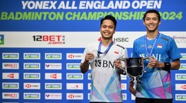 Jonatan Christie dan Anthony Ginting lolos ke Olimpiade 2024. (SuarIndonesia/AFP/JUSTIN TALLIS)

