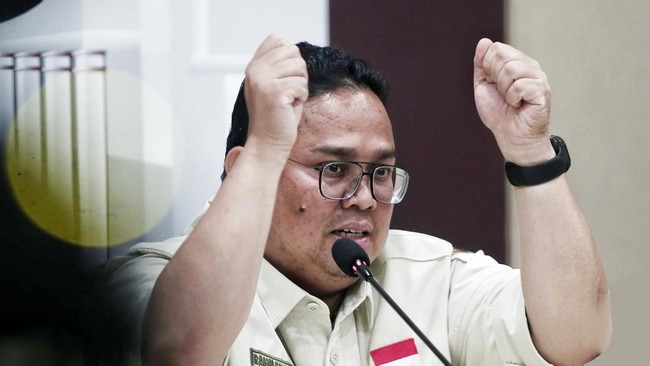 Ketua Bawaslu Rahmat Bagja menyebut penyaluran bansos bakal jadi salah satu yang akan diawasi saat penyelenggaraan Pilkada 2024. [CNNIndonesia/Andry Novelino]