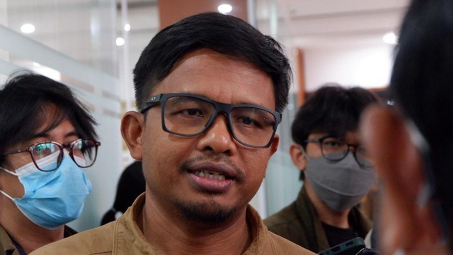 Komisioner KPU Idham Cholik mengatakan amicus curiae tidak dikenal dalam proses penanganan sengketa hasil pemilu di Mahkamah Konstitusi. [CNNIndonesia/Khaira Ummah JP]