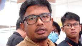 Anggota KPU Idham Holik mengatakan pihaknya akan segera berkonsultasi dengan DPR dan pemerintah terkait dua RPKPU Pilkada 2024. [CNN Indonesia/Khaira Ummah JP]