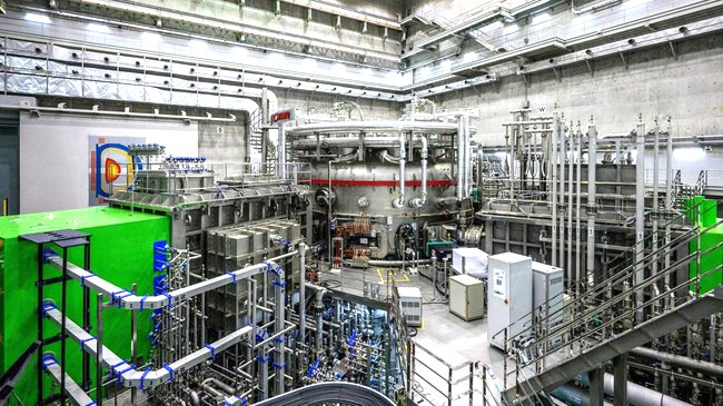 Matahari buatan Korea Selatan telah mencetak rekor fusi baru setelah memanaskan lingkaran plasma hingga 100 juta derajat Celcius selama 48 detik. [Foto: AFP/ANTHONY WALLACE]