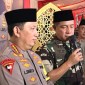 Panglima TNI Jenderal TNI Agus Subiyanto didampingi Kapolri Jenderal Pol Listyo Sigit Prabowo memberikan keterangan kepada wartawan usai acara buka puasa bersama TNI-Polri, Jakarta, Selasa (2/4/2024) malam. Pada kesempatan tersebut Panglima TNI Agus Subiyanto mengatakan kepada awak media tak bakal merelokasi gudang amunisi buntut insiden ledakan karena seluruh gudang sudah memenuhi standar. [ANTARA/Laily Rahmawaty]

