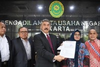 Ketua Tim Hukum PDIP, Gayus Lumbuun meminta Komisi Pemilihan Umum (KPU) menunda penetapan Prabowo Subianto-Gibran Rakabuming Raka sebagai presiden dan wakil presiden terpilih dalam Pilpres 2024. [ANTARA FOTO/M RISYAL HIDAYAT]