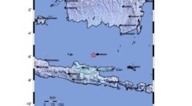 Peta menunjukkan gempa tektonik berkekuatan magnitudo 5,6 pada kedalaman 10 kilometer di darat pada jarak 120 kilometer arah timur laut Tuban, Jawa Timur, Rabu (3/4/2024). [ANTARA/HO-BMKG]