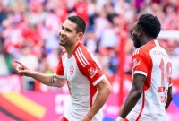 Raphael Guerreiro (kiri) merayakan golnya ke gawang Cologne. Foto: dpa/picture alliance via Getty I/picture alliance


