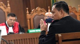 Mantan Kepala Basarnas Marsdya TNI (Purn) Henri Alfiandi didakwa menerima suap sebesar Rp8,6 miliar terkait dengan pengadaan barang dan jasa. [ANTARA FOTO/Fakhri Hermansyah]