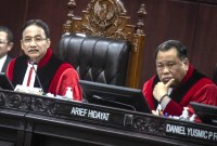 Mahkamah Konstitusi (MK) menyatakan bakal menghadirkan empat menteri dan pihak Dewan Kehormatan Penyelenggara Pemilu (DKPP) dalam sidang sengketa hasil Pilpres 2024 pada Jumat 5 April. [ANTARA FOTO/Aprillio Akbar]