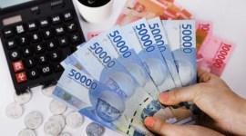 Gaji pekerja di Indonesia, termasuk karyawan swasta, bakal kena potongan tambahan untuk simpanan Tabungan Perumahan Rakyat (Tapera). Besaran potongan gaji karyawan untuk simpanan Tapera sebesar 2,5 persen dan 0,5 persen dibayarkan oleh pemberi kerja. [tangselife]