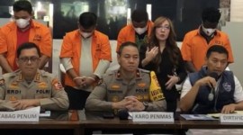 Bareskrim Polri menangkap dan menetapkan lima orang sebagai tersangka kasus penipuan email palsu atau business email compromise terhadap perusahaan Singapura Kingsford Huray Development LTD. [Foto: Dok Medcom.id]