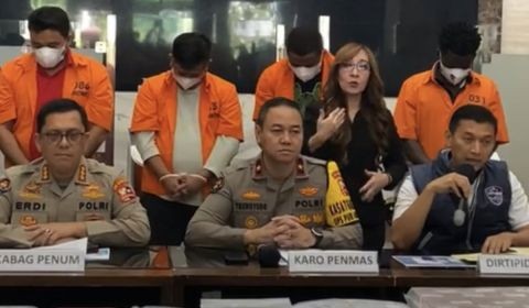 Bareskrim Polri menangkap dan menetapkan lima orang sebagai tersangka kasus penipuan email palsu atau business email compromise terhadap perusahaan Singapura Kingsford Huray Development LTD. [Foto: Dok Medcom.id]