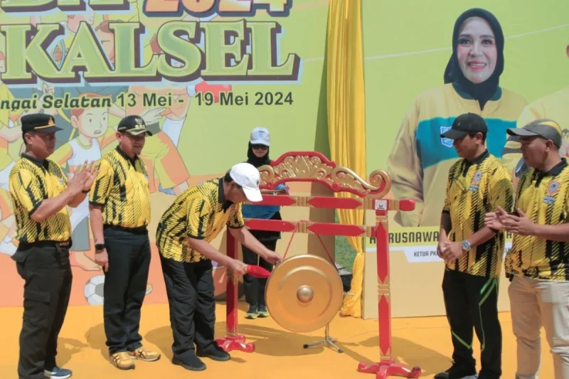 Pembukaan Pekan Olahraga Pelajar Daerah tingkat Provinsi Kalimantan Selatan (Kalsel) tahun 2024 oleh Gubernur Kalsel H Sabirin Noor, di kawasan Lapangan Lambung Mangkurat, Kandangan, Hulu Sungai Selatan, Kalimantan Selatan, Senin (13/5/2024). SuarIndonesia/(Antara/HO-Diskominfo HSS