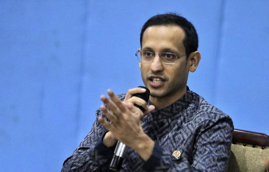 Menteri Pendidikan, Kebudayaan, Riset, dan Teknologi (Mendikbudristek) Nadiem Makarim memastikan kenaikan uang kuliah tunggal (UKT) batal usai bertemu Presiden Joko Widodo (Jokowi). [CNN Indonesia/Adhi W]