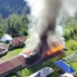 Bangunan Sekolah Dasar (SD) Inpres di Kampung Pogapa, Distrik Homeyo, Kabupaten Intan Jaya, Provinsi Papua Tengah dibakar, Rabu (1/5/2024). Aksi pembakaran ini diduga dilakukan oleh kelompok kriminal bersenjata (KKB) setempat sekitar pukul 08.00 WITA. [Foto: ISTIMEWA]
