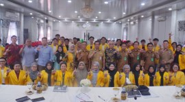 Foto bersama Mahasiswa KKN dari ULM