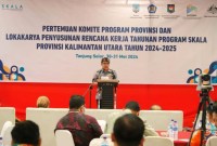 Sekprov Kaltara Suriansyah pada acara Pertemuan Komite Program Provinsi dan Lokakarya Penyusunan Rencana Kerja Tahunan Program SKALA 2024–2025 Kalimantan Utara, di Hotel Luminor di Tanjung Selor, Kamis (30/5/2024). [Antara/HO]