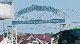 Pintu Gerbang Kabupaten Penajam Paser Utara, Provinsi Kalimantan Timur. [ANTARA/Nyaman Bagus P]