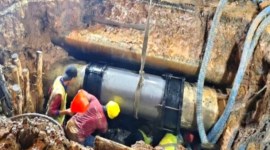 Tim Lapangan PAM Bandarmasih melakukan perbaikan kebocoran pipa 630 mm yang berlokasi di Jalan Sutoyo S Banjarmasin. [ANTARA/HO-Humas PAM Bandarmasih]