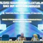 Staf Ahli Wali Kota Bidang Investasi dan Kerja sama Pemkot Banjarmasin Iwan Fitriadi saat membuka sosialisasi kekayaan hak intelektual merek bagi 100 IKM di Banjarmasin, Senin (27/5/2024). [ANTARA/Sukarli]
