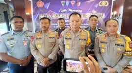Kapolda Kalsel Irjen Pol Winarto ditemui usai membuka Rapat Koordinasi Teknis (Rakornis) dan Coffee Morning POM TNI dan Propam Polri di Kalsel tahun 2024 di Banjarmasin, Rabu (29/5/2024). [ANTARA/Firman]
