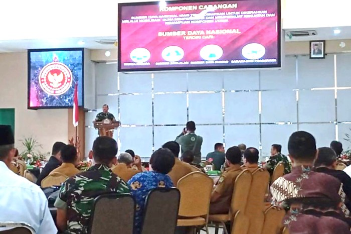 Suasana Sosialisasi UU Nomor 23/2019 tentang PSDN sekaligus Sosialisasi penerimaan Komcad di Korem 091/ASN Samarinda, Senin (20/5/2024). [ANTARA/ M Ghofar]