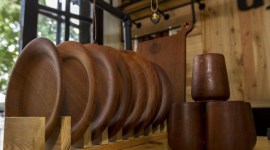 

Foto Ilustrasi - Produk kerajinan berbahan limbah kayu ulin. [ANTARA FOTO/Bayu Pratama S]