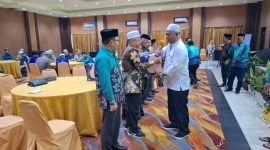 Kunjungan Ketua LPTQ Balangan, H Sutikno di lokasi pelatihan sekaligus bersilaturahmi dengan peserta kafilah.(Foto:Mc.Balangan)