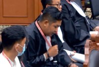 Kuasa Hukum KPU, Yuni Iswantoro, membacakan keterangan KPU selaku pihak Termohon dalam sidang panel satu perkara PHPU Pileg di Gedung Mahkamah Konstitusi yang dipantau secara daring di Jakarta, Senin (13/5/2024). [Screenshot/ANTARA/Nadia Putri R]