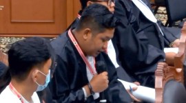 Kuasa Hukum KPU, Yuni Iswantoro, membacakan keterangan KPU selaku pihak Termohon dalam sidang panel satu perkara PHPU Pileg di Gedung Mahkamah Konstitusi yang dipantau secara daring di Jakarta, Senin (13/5/2024). [Screenshot/ANTARA/Nadia Putri R]