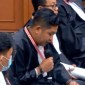 Kuasa Hukum KPU, Yuni Iswantoro, membacakan keterangan KPU selaku pihak Termohon dalam sidang panel satu perkara PHPU Pileg di Gedung Mahkamah Konstitusi yang dipantau secara daring di Jakarta, Senin (13/5/2024). [Screenshot/ANTARA/Nadia Putri R]