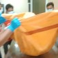 mayat pria telah membusuk diketahui bernama Murzani alias Kai Fatra alias Kai Santang (57), Rabu (1/5/2014), sekitar pukul 19.00 WITA. (SuarIndonesia/DO)