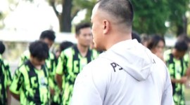 Ketua Persatuan Sepakbola Kabupaten Tapin (PS Kab Tapin) Kalimantan Selatan Ferdy Setiawan saat memberikan arahan kepada pasukan 
