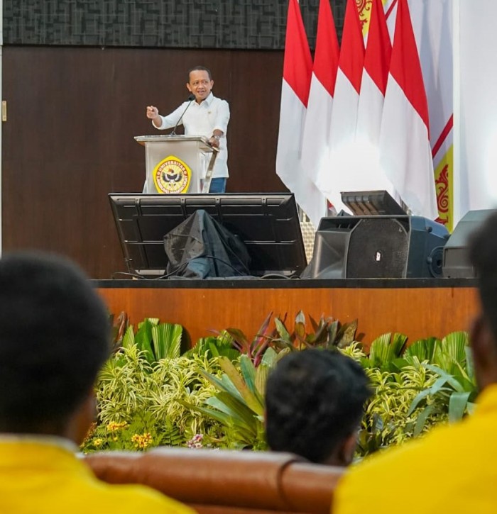 Menteri Investasi/Kepala Badan Koordinasi Penanaman Modal (BKPM), Bahlil Lahadali, ebagai narasumber, dilaksanakan di Gedung Auditorium, Universitas Lambung Mangkurat (ULM), Kamis (2/5/2024). SuarIndonesia/Ist)