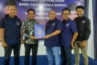 Bakal calon petahana Pilkada Balangan, Abdul Hadi, secara resmi Selasa (7/5/2024) mendaftar melalui DPW Partai NasDem Kalsel (SuarIndonesia/Ist)