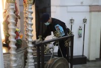 Tim Gegana Brimob Polda Kalsel dan Polresta Banjarmasin, sterilisasi gereja ()SuarIndonesia/Ist)