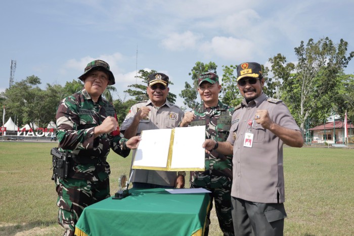 Pembukaan TNI Manunggal Masuk Desa (TMMD) yang ke-120 Amuntai Kabupaten HSU di Lapangan sepakbola Pahlawan jalan Murung Sari, (SuarIndonesia/Ist)