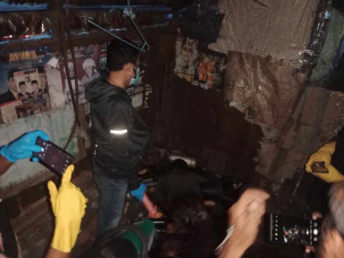 pengojek ditemukan tergeletak meninggal dunia di bagian dapur, Kamis (9/5/2024), sekitar pukul. 17.00 WIYA. (SuarIndonesia/DO)