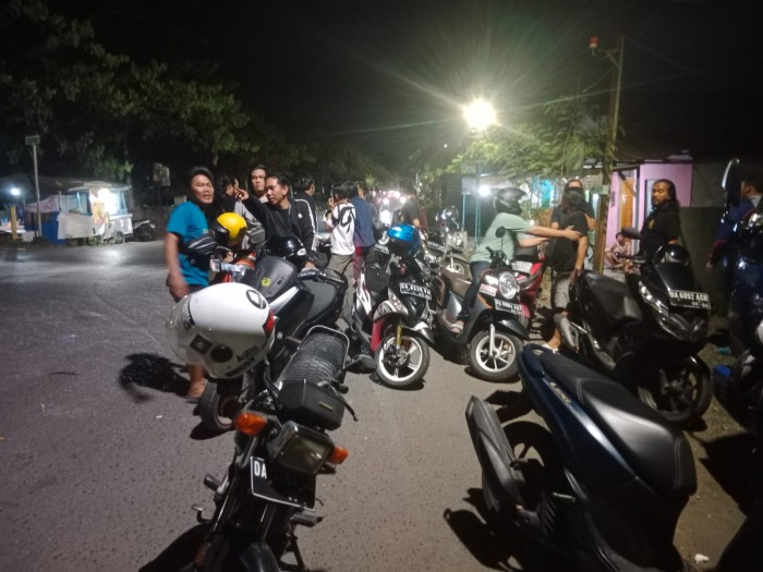 Pihak kepolisian di lokasi kejadian dan sedang mengumpulkan informasi terkait kejadian. (SuarIndonesia/DO)