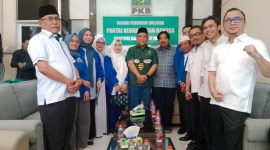 Usai ke DPW PKB dan DPW PKS, perwakilan H. Muhidin dan Hasnuriyadi ini juga menyerahkan berkas pencalonan kepala daerah Kalsel Ke DPD Gerindra Kalsel. (SuarIndonesia/HM)